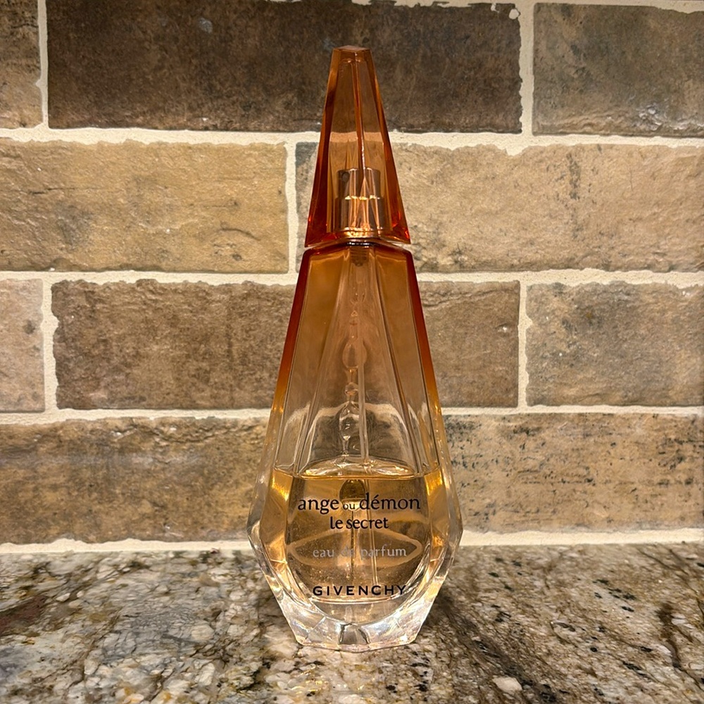 Ange ou demon le secret perfume